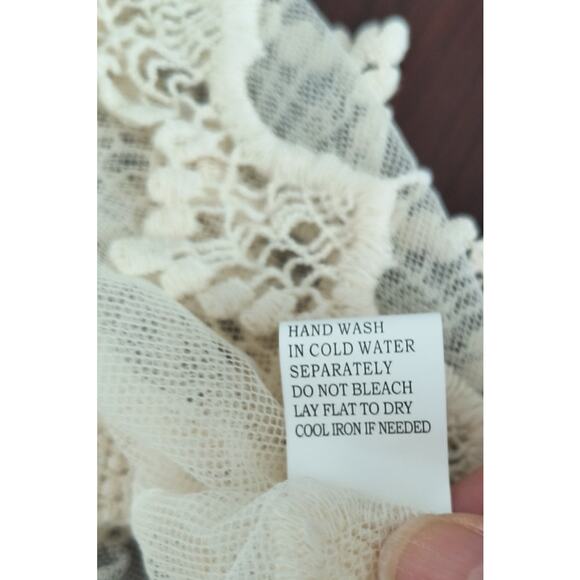 Roommates Crochet Mesh Top Women's Sz L Ivory Sleeveless Embroidered Sheer Boho - Picture 9 of 13